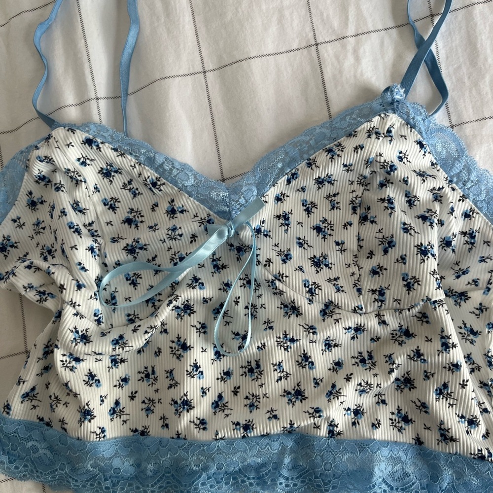 laced cami blue floral
